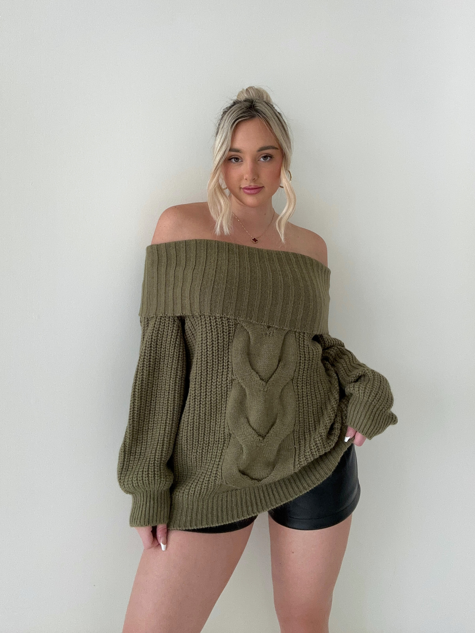 【ララ】 Off The Shoulder Pullover Rockin' Around Off The Shoulder Sweater – Love, Poppy